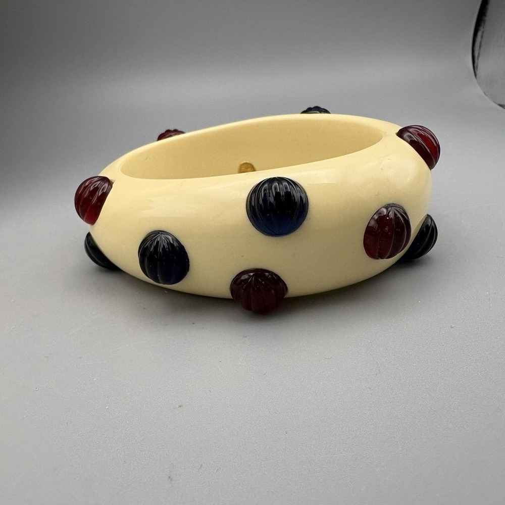 Vintage Kenneth J Lane KJL Chunky Bracelet Bangle Gripoix Stones Cream Blue Red - Picture 15 of 16
